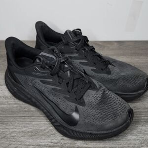 Nike Zoom Winflo 6 - Womans Size 8 Black